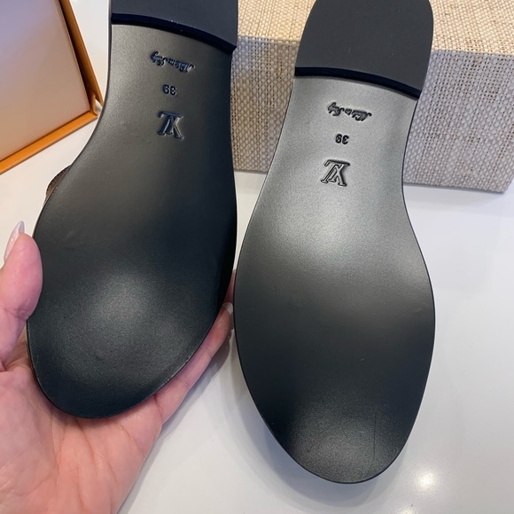 Louis Vuitton lock it flat mule - Picture 11 of 16